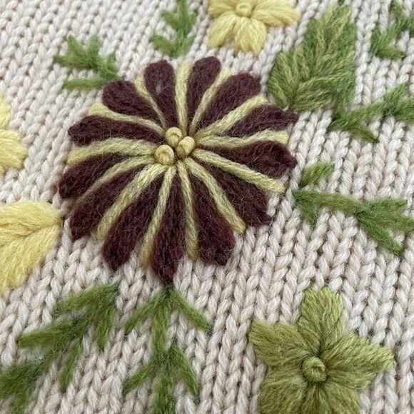 Vintage 50s Hand Fashioned Hand Loomed 100% Virgin Wool Button Cardigan M - Picture 2 of 11